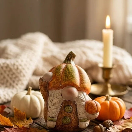 Gnomo di Ceramica con Zucca Autunnale – Decorazione Fiabesca per la Casa - Punto Casa