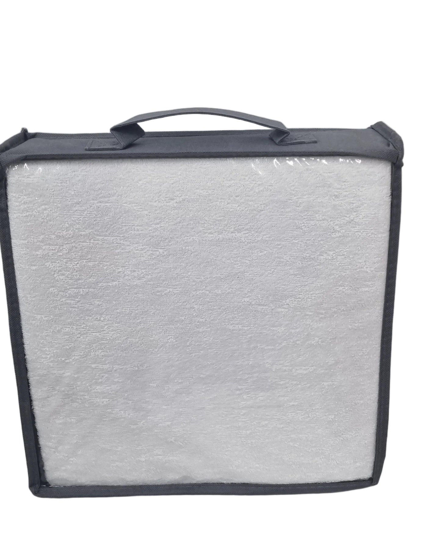 Organizer armadio in tessuto grigio con maniglia, ideale per riporre abiti e accessori in modo ordinato.