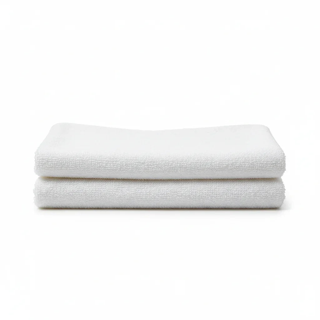 Asciugamano spugna cotone sfondo bianco
