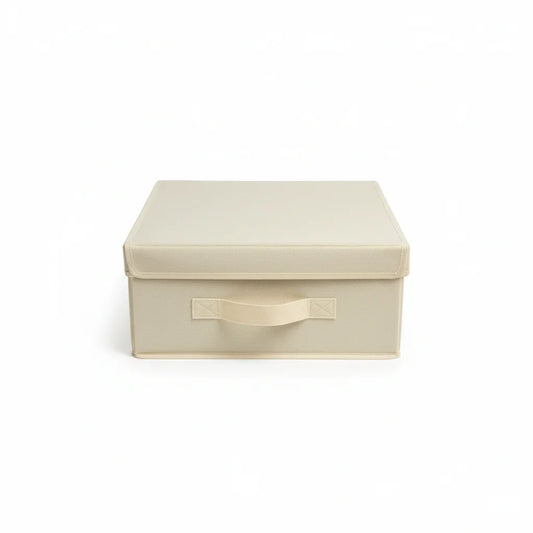 Contenitore beige sfondo bianco