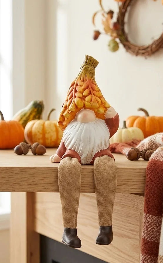 Gnomo di Ceramica Autunnale Seduto con Cappello a Spiga – H 12 cm