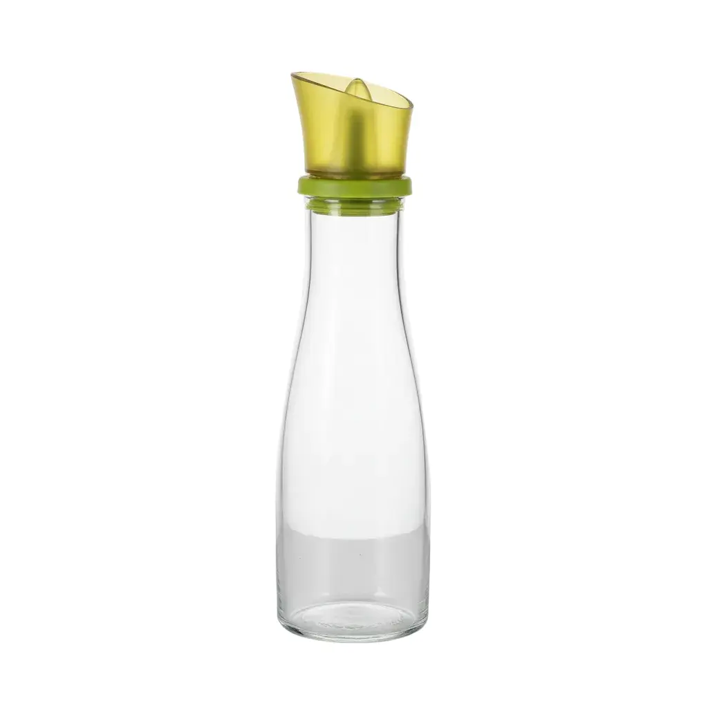 Oliera acetiera con sfondo bianco