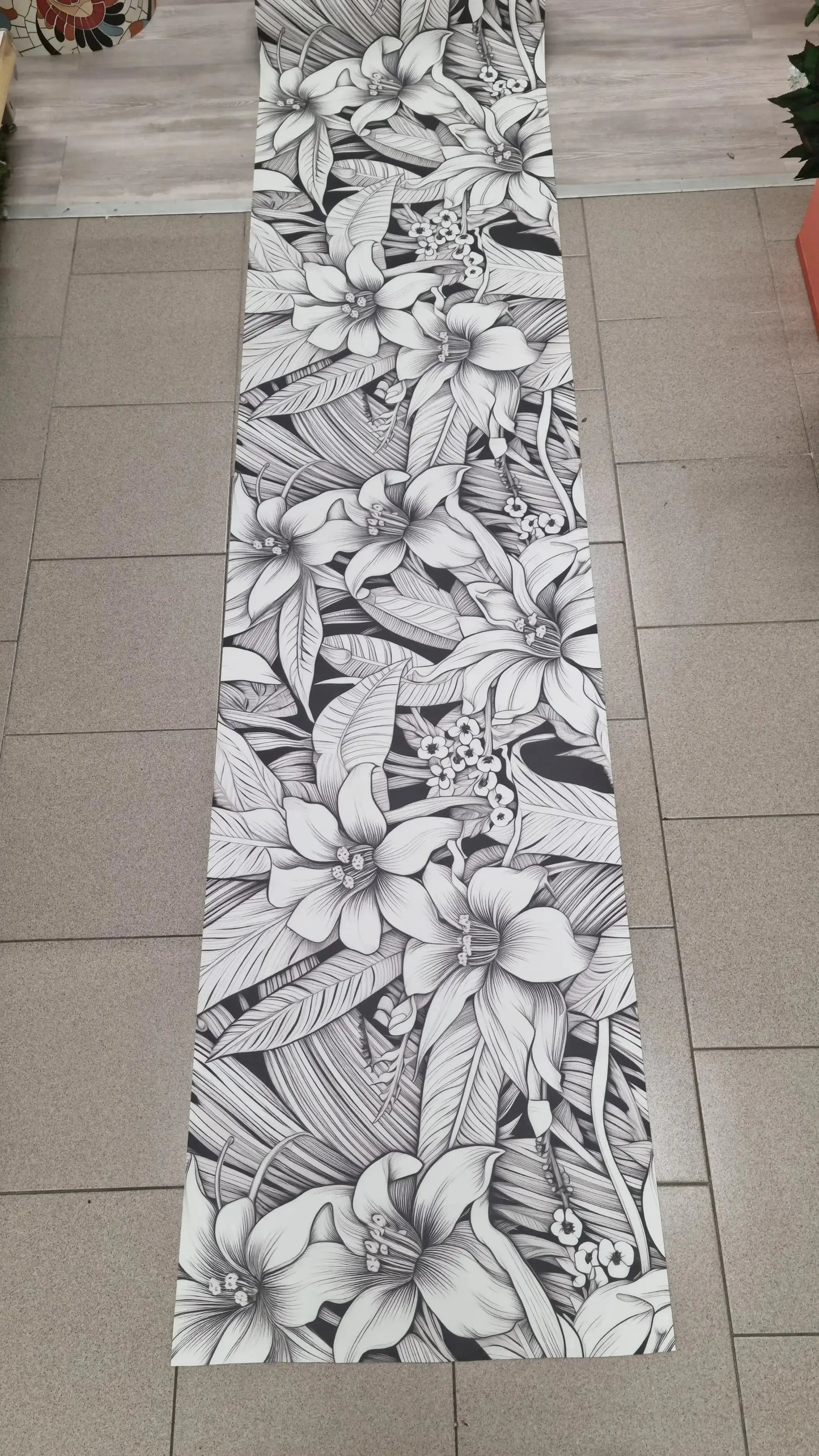Tappeto Fiori Bianco e Nero al Taglio in PVC
