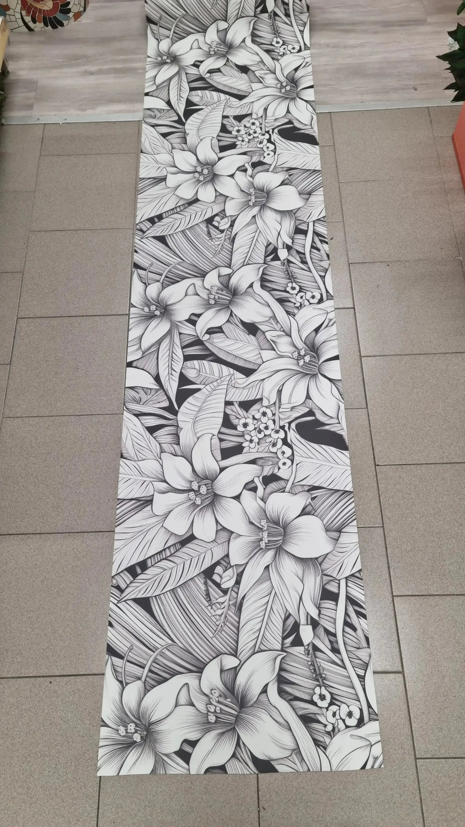 Tappeto Fiori Bianco e Nero al Taglio in PVC