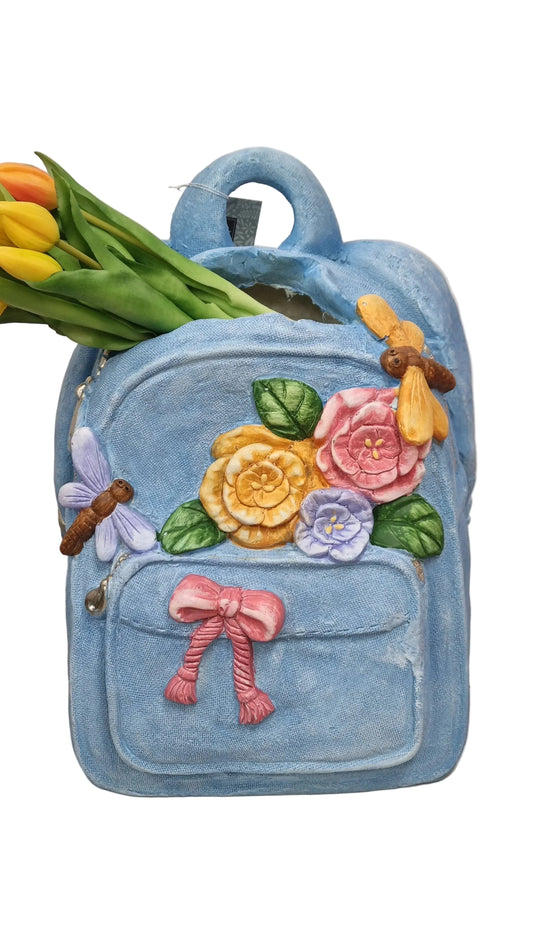Zaino decorativo blu con fiori e farfalle, vaso artistico per tulipani