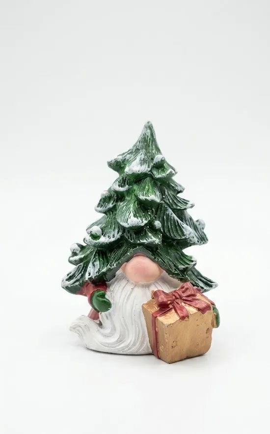 Gnomo Natalizio con Albero di Natale – Statuina in Resina