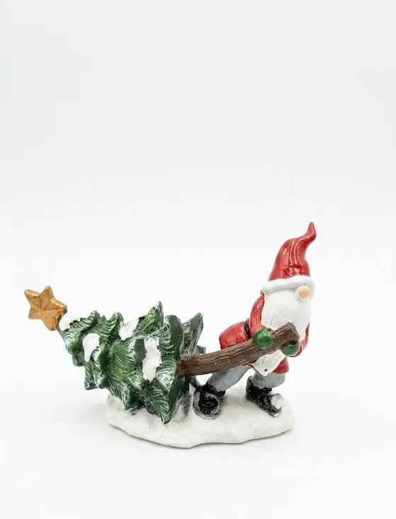 Gnomo di Natale con Albero in Resina – Statuina Decorativa 15 cm