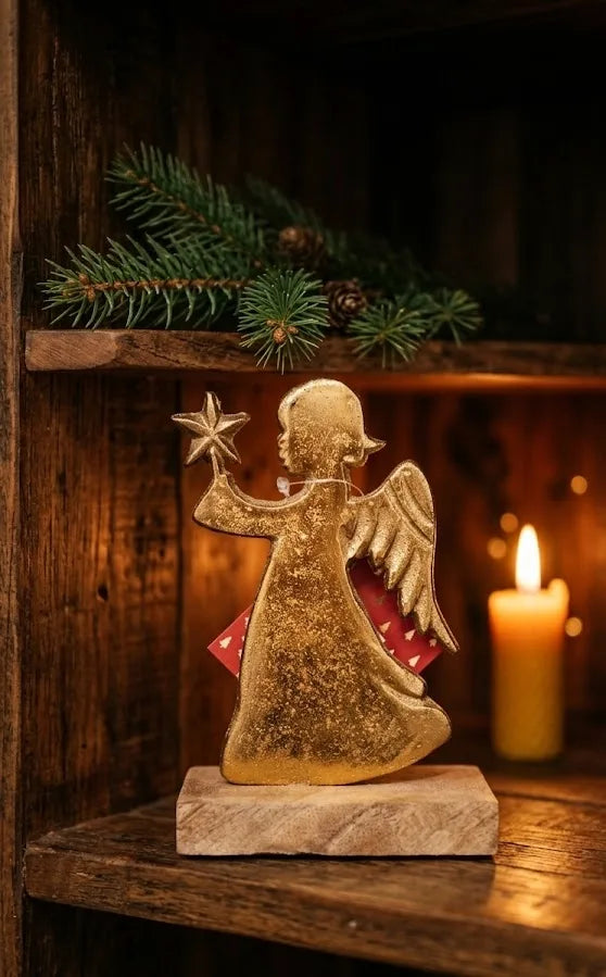 Angelo in Alluminio Oro 16 cm con Base in Legno – Statuina Natalizia Elegante