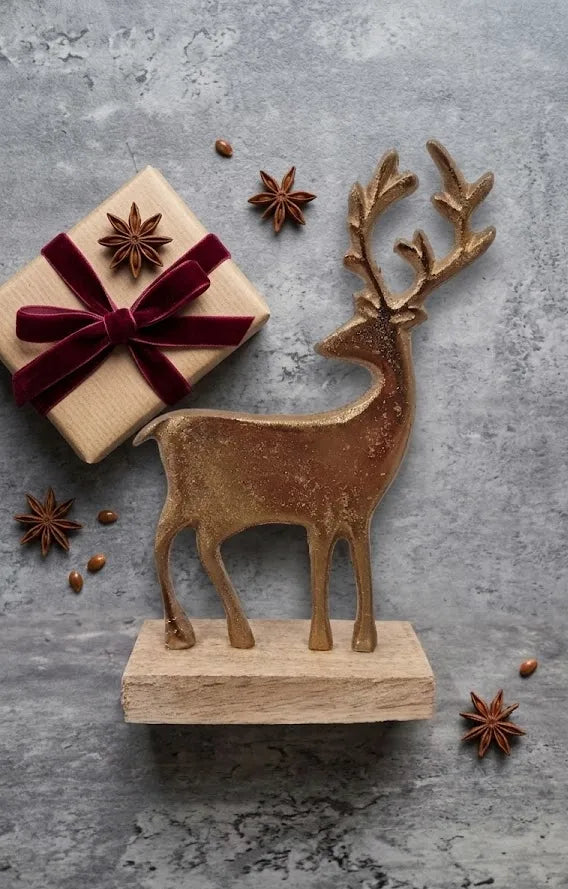 Cervo in Alluminio Oro 19 cm con Base in Legno – Eleganza Nordica per le Feste