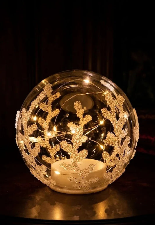 Sfera Decorativa in Vetro con Perline Dorate e Luci LED – Natale