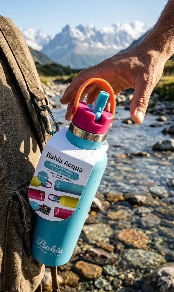 Borraccia termica in acciaio inox Bahia Acqua 750ml, colore azzurro con tappo colorato, ideale per attività all'aperto.