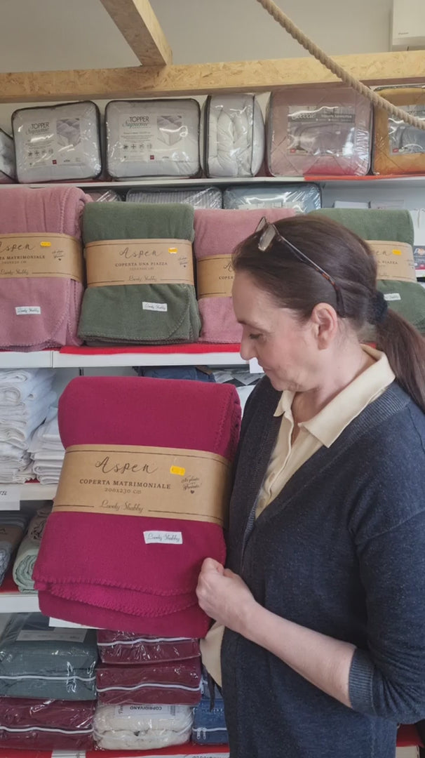 video presentazione coperta color vinaccia 